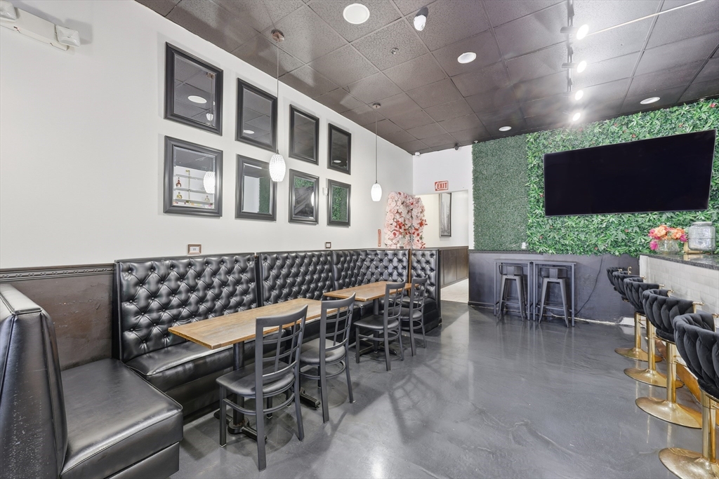 Springfield, Massachusetts 01104, United States, ,Commercial,Active,234089