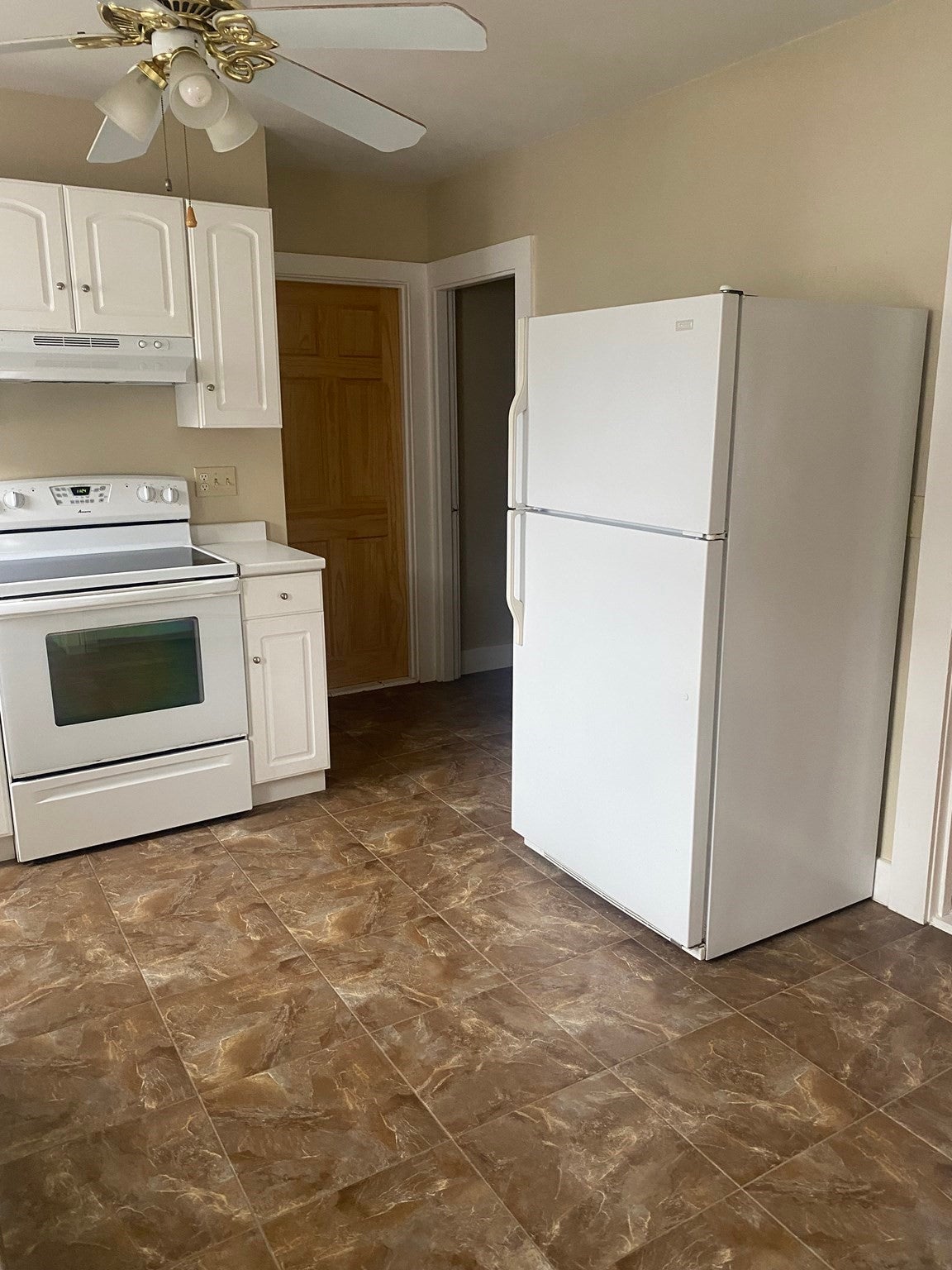 19 Elm Park #2, Groveland, MA Photo #11