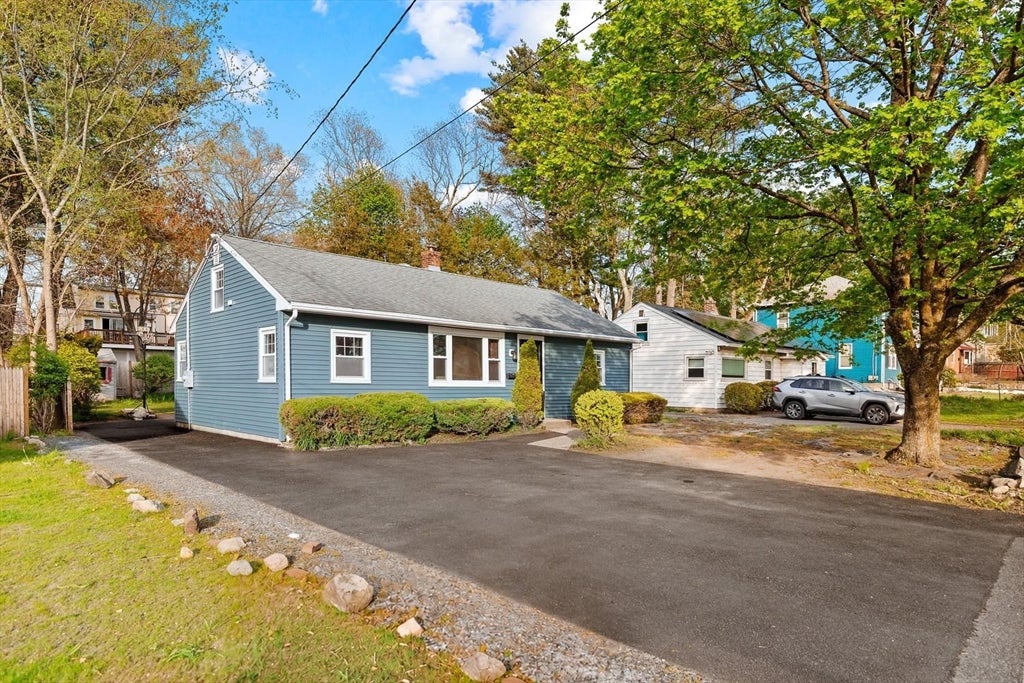 423 Bedford St, Lexington MA 02420