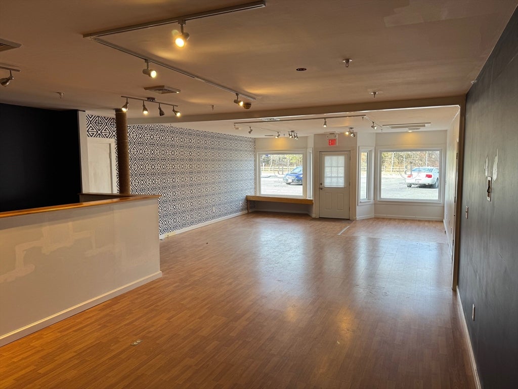 1589 Main St
