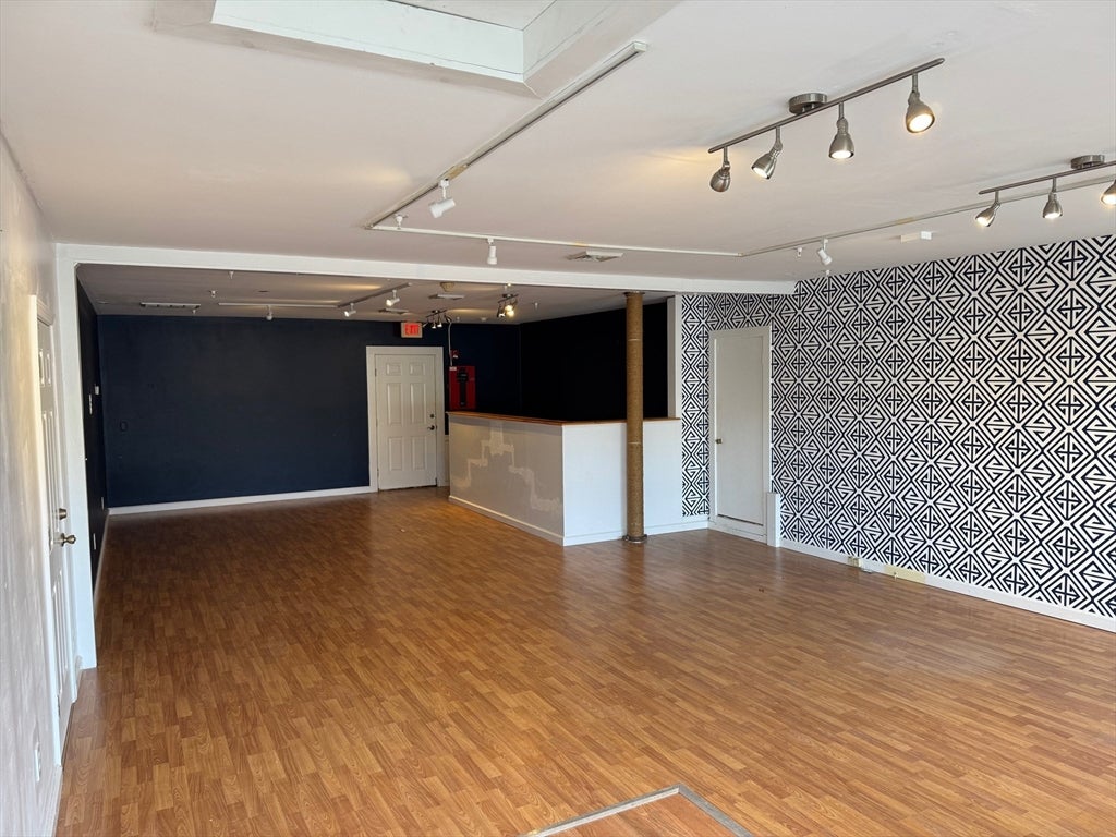 1589 Main St