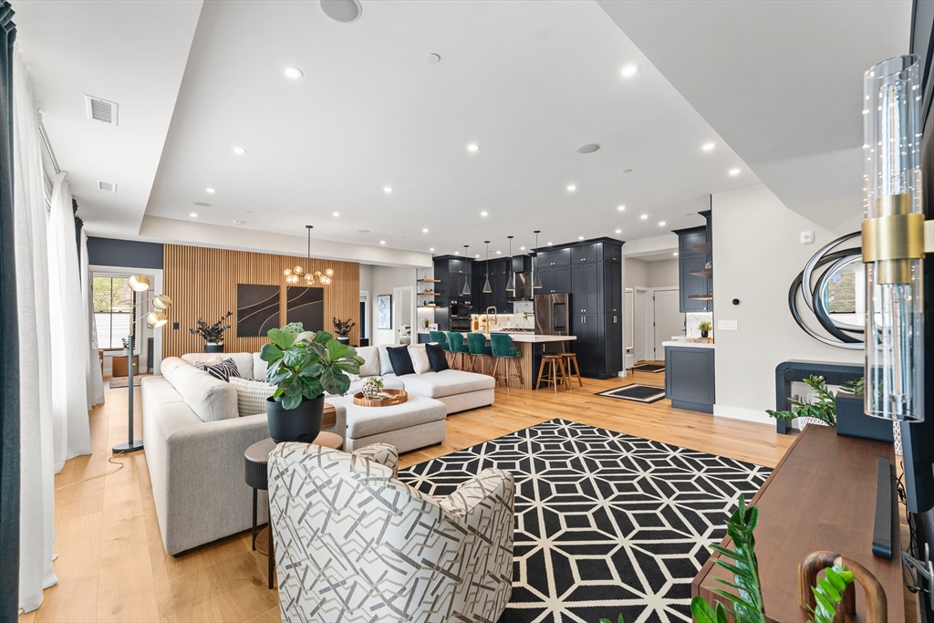 51 Crescent Ave 204