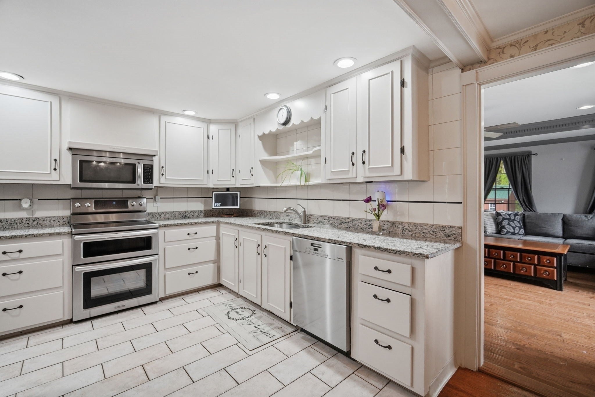 7 Crestwood Rd, Leicester, MA Photo #6