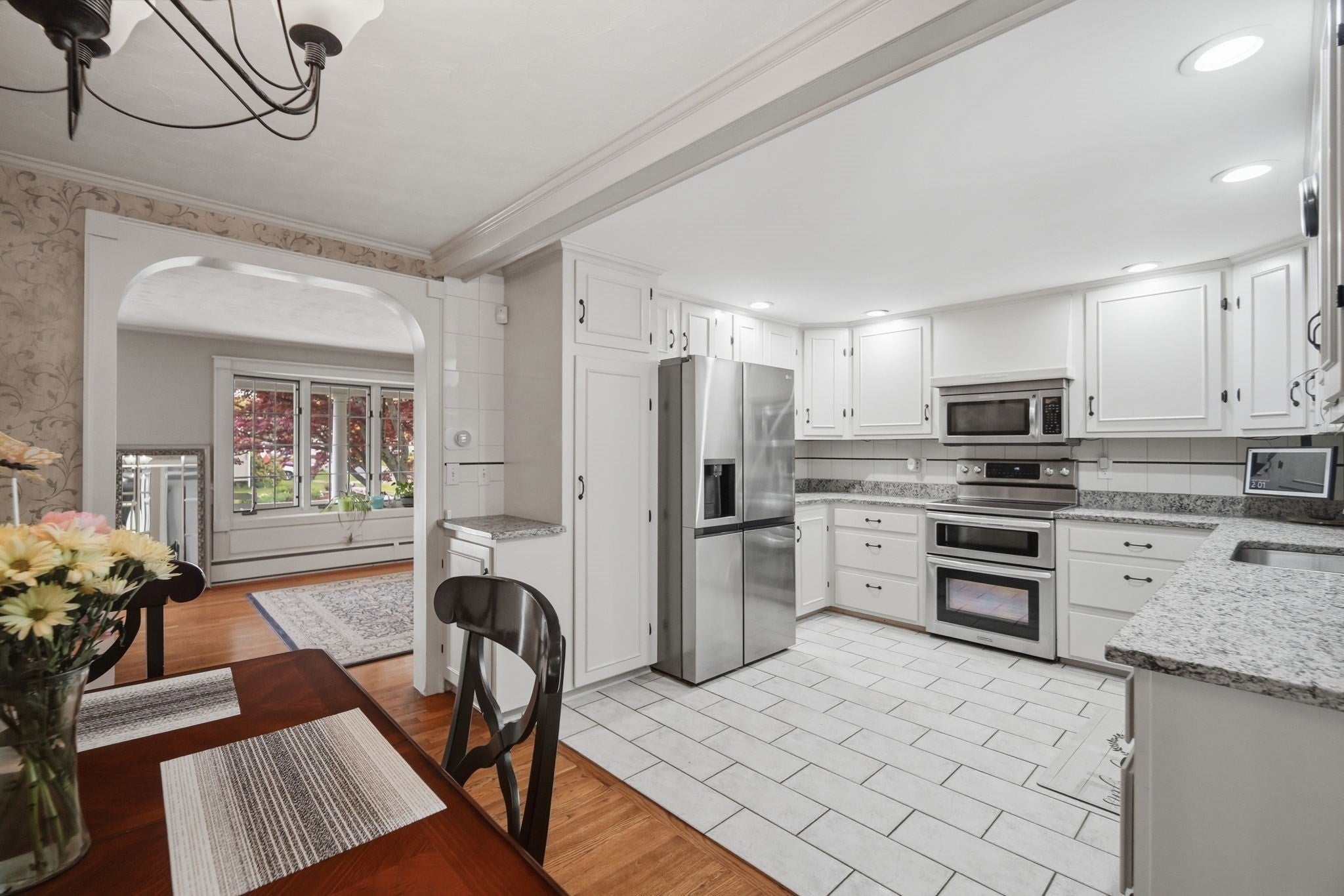 7 Crestwood Rd, Leicester, MA Photo #5