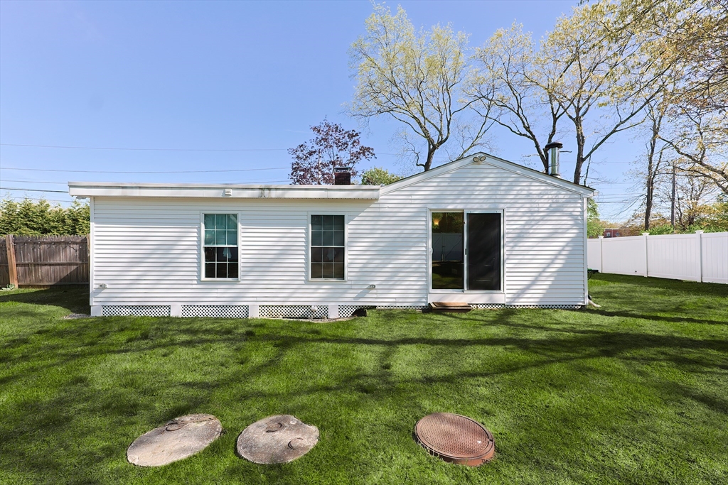 Wrentham, Massachusetts 02093, United States, 2 Bedrooms Bedrooms, ,3 BathroomsBathrooms,Residential,Pending,120838