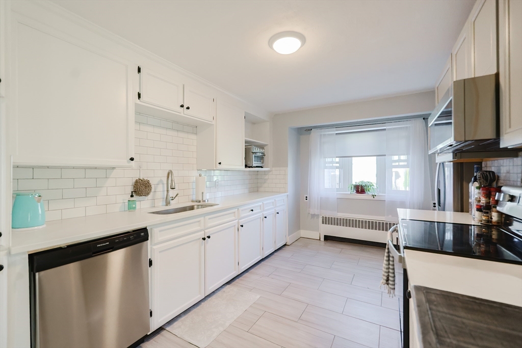 Wrentham, Massachusetts 02093, United States, 2 Bedrooms Bedrooms, ,3 BathroomsBathrooms,Residential,Pending,120838