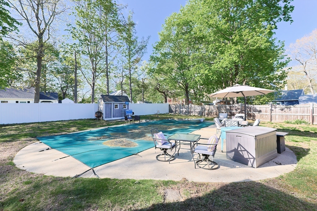 Wrentham, Massachusetts 02093, United States, 2 Bedrooms Bedrooms, ,3 BathroomsBathrooms,Residential,Pending,120838