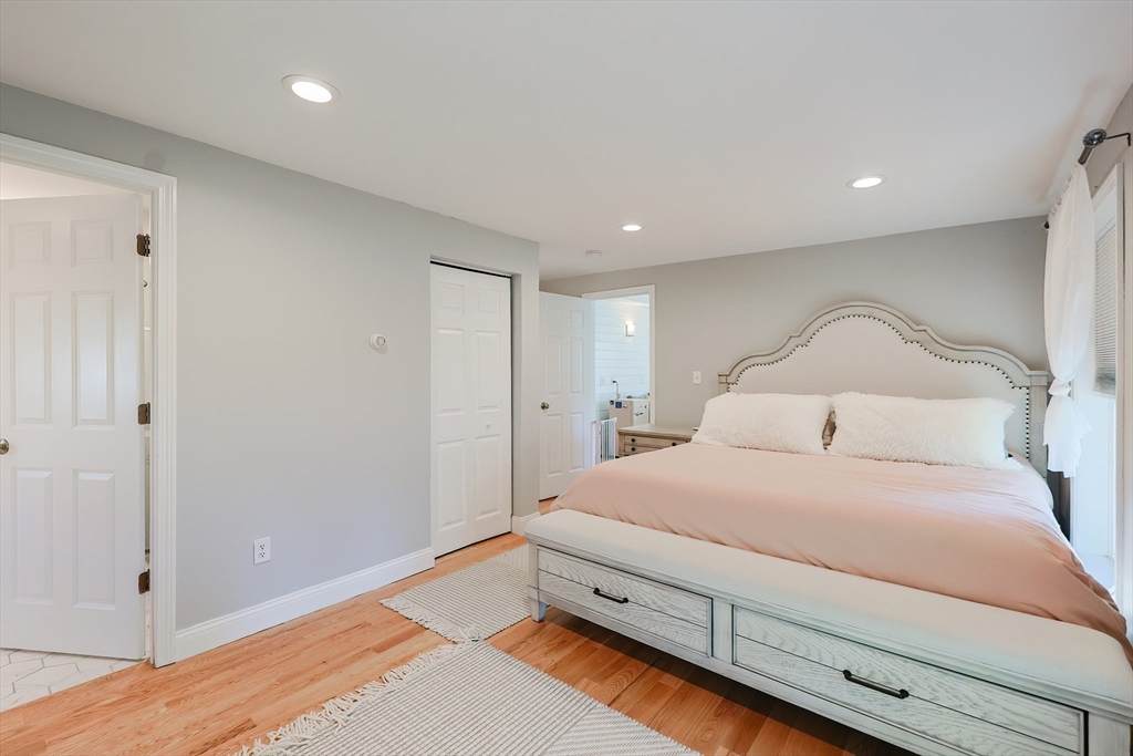 Wrentham, Massachusetts 02093, United States, 2 Bedrooms Bedrooms, ,3 BathroomsBathrooms,Residential,Pending,120838