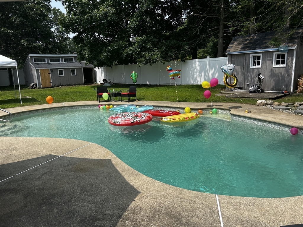 Wrentham, Massachusetts 02093, United States, 2 Bedrooms Bedrooms, ,3 BathroomsBathrooms,Residential,Pending,120838