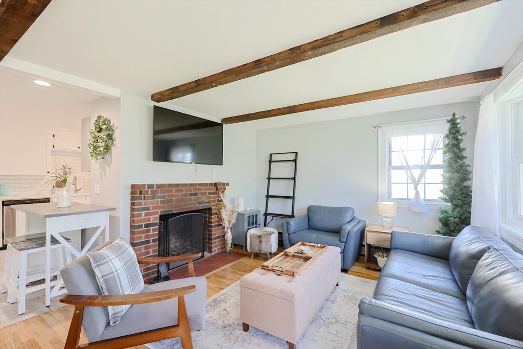 Wrentham, Massachusetts 02093, United States, 2 Bedrooms Bedrooms, ,3 BathroomsBathrooms,Residential,Pending,120838