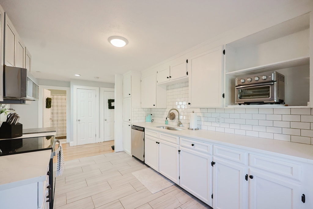 Wrentham, Massachusetts 02093, United States, 2 Bedrooms Bedrooms, ,3 BathroomsBathrooms,Residential,Pending,120838