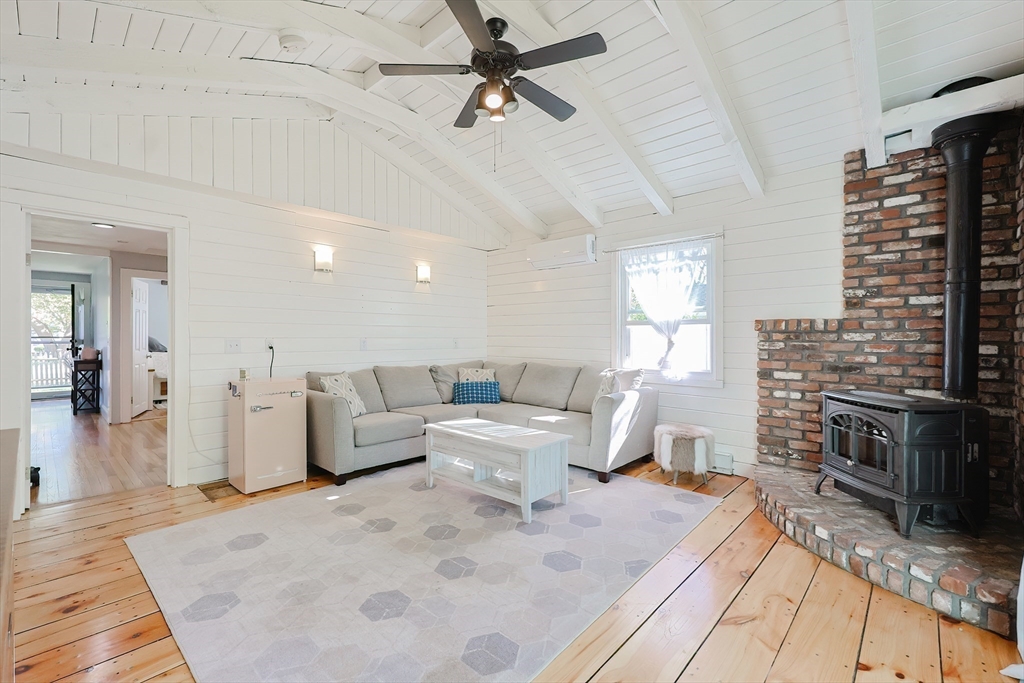Wrentham, Massachusetts 02093, United States, 2 Bedrooms Bedrooms, ,3 BathroomsBathrooms,Residential,Pending,120838