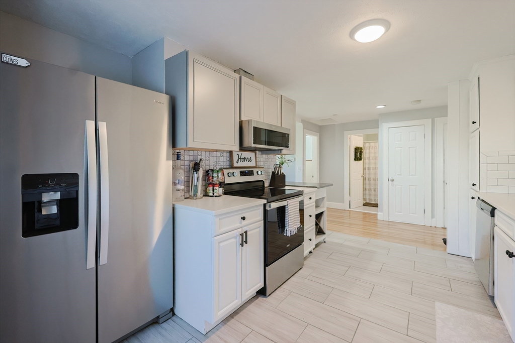 Wrentham, Massachusetts 02093, United States, 2 Bedrooms Bedrooms, ,3 BathroomsBathrooms,Residential,Pending,120838
