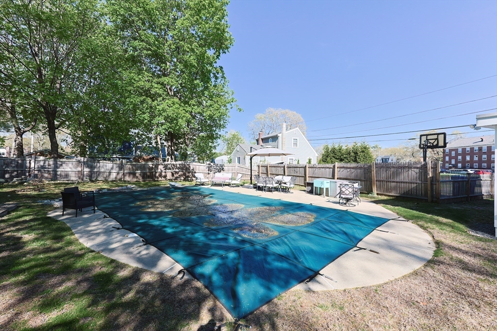 Wrentham, Massachusetts 02093, United States, 2 Bedrooms Bedrooms, ,3 BathroomsBathrooms,Residential,Pending,120838