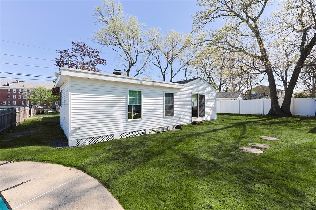 Wrentham, Massachusetts 02093, United States, 2 Bedrooms Bedrooms, ,3 BathroomsBathrooms,Residential,Pending,120838