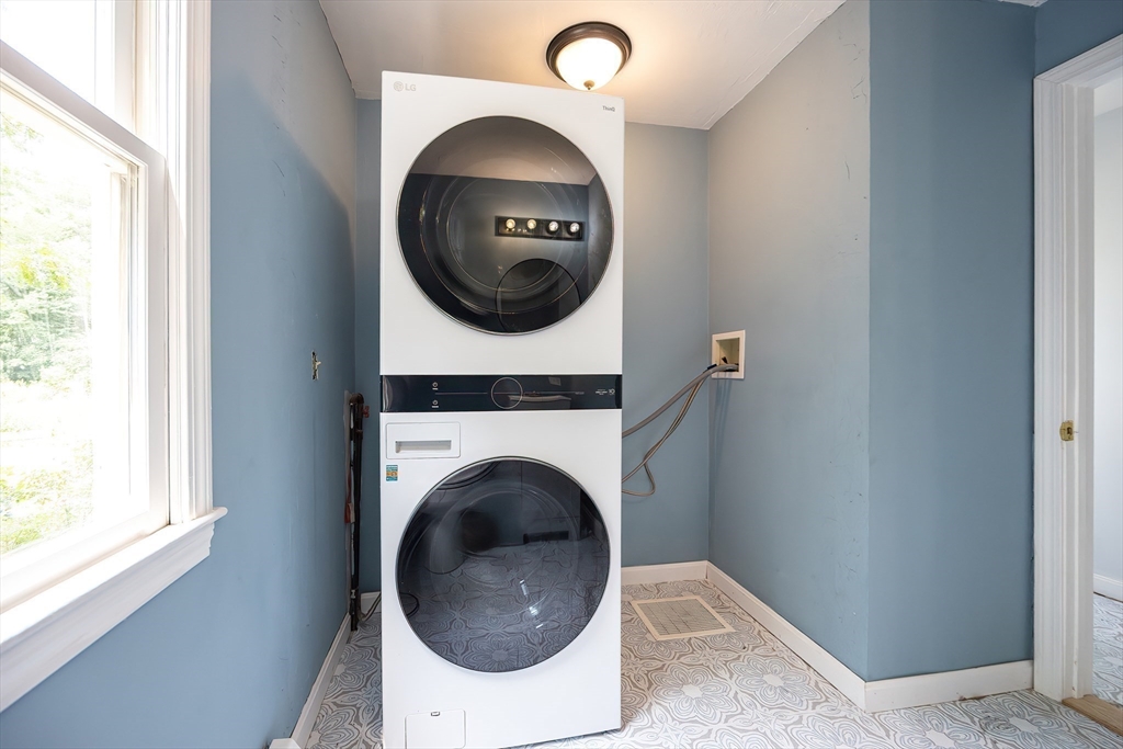 Barnstable, Massachusetts 02632, United States, 3 Bedrooms Bedrooms, ,2 BathroomsBathrooms,Residential,Active,186368