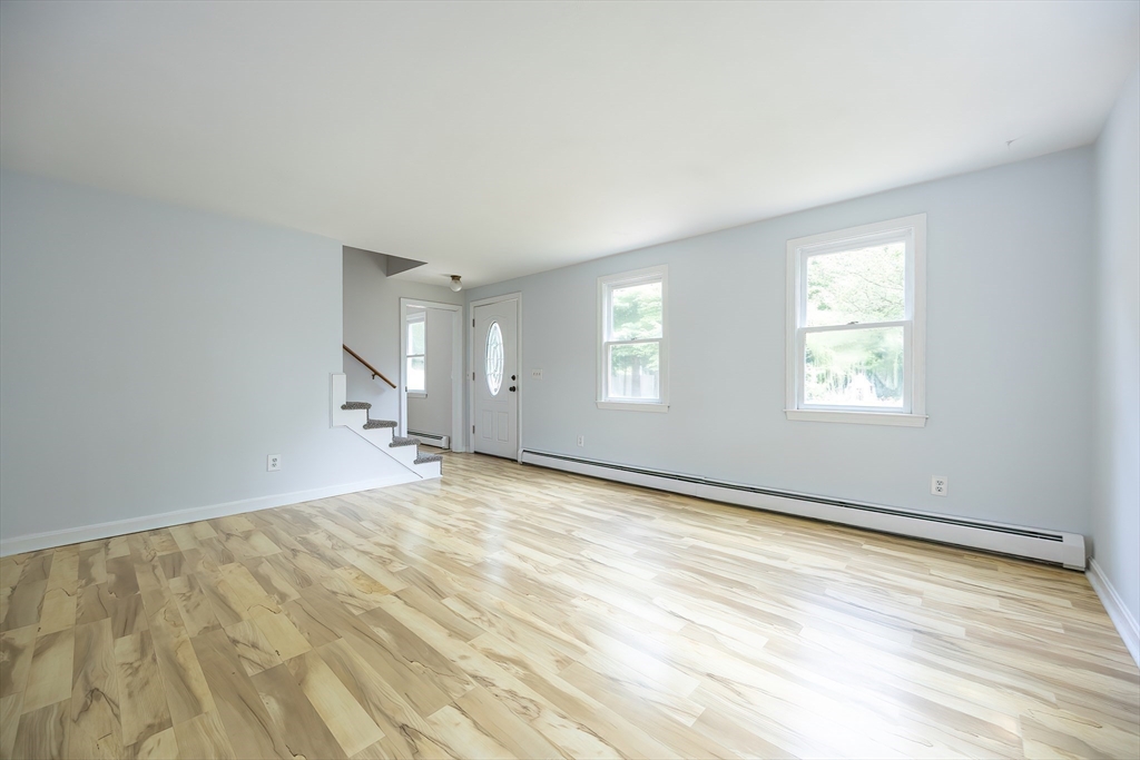 Barnstable, Massachusetts 02632, United States, 3 Bedrooms Bedrooms, ,2 BathroomsBathrooms,Residential,Active,186368