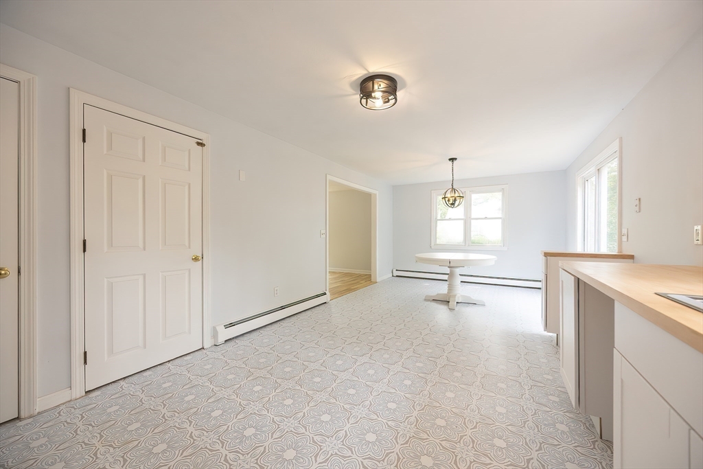 Barnstable, Massachusetts 02632, United States, 3 Bedrooms Bedrooms, ,2 BathroomsBathrooms,Residential,Active,186368