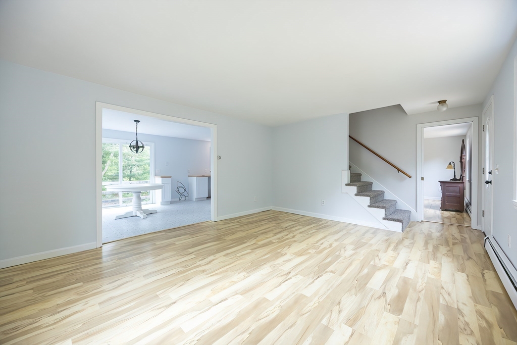 Barnstable, Massachusetts 02632, United States, 3 Bedrooms Bedrooms, ,2 BathroomsBathrooms,Residential,Active,186368