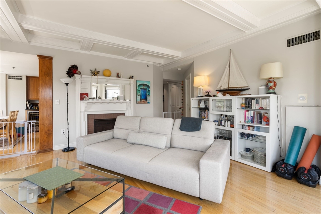 10 Charlesgate E 501