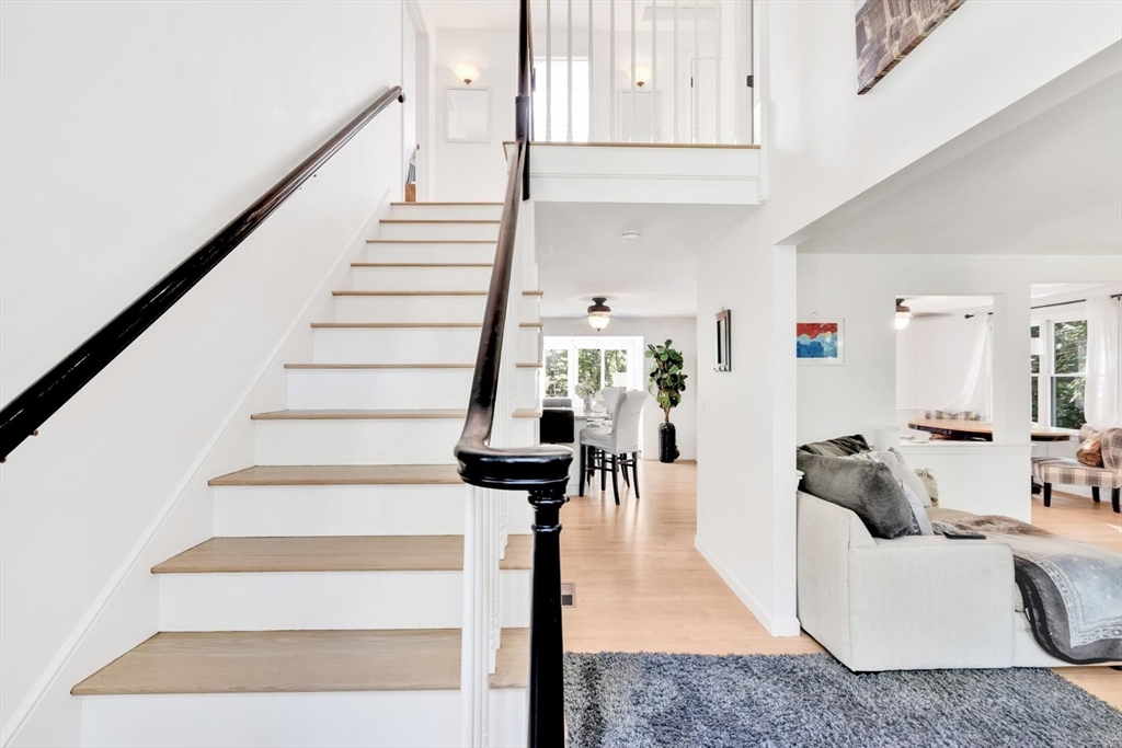 4 Lochstead Dr