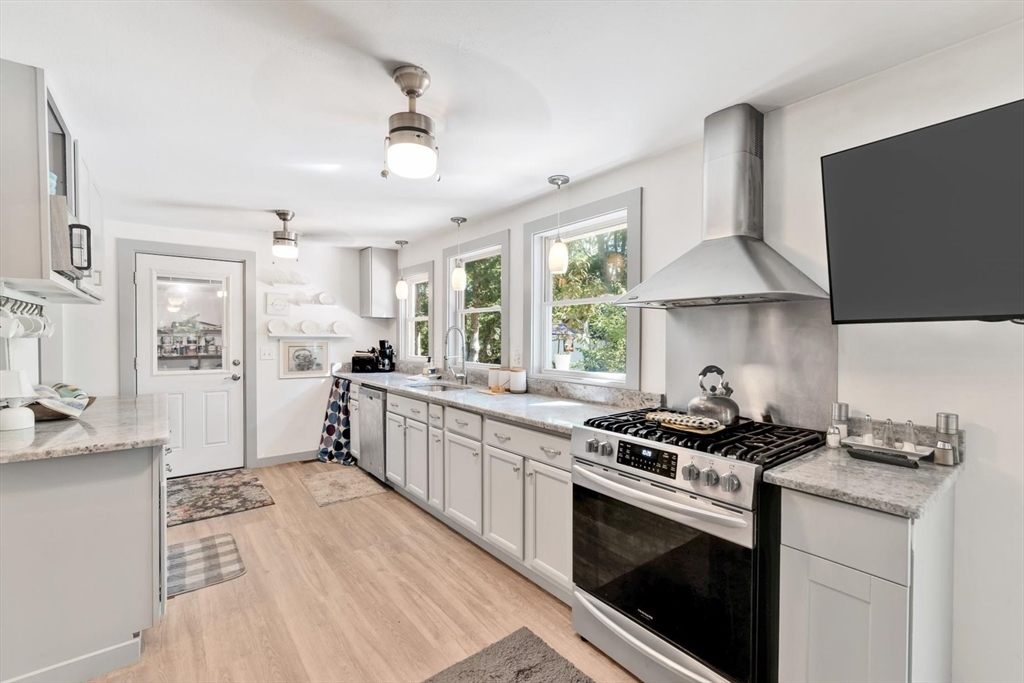 4 Lochstead Dr