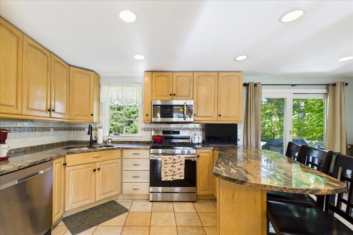 31 Bow St, Carver, MA, 31 Bow St, Carver, MA Photo #12