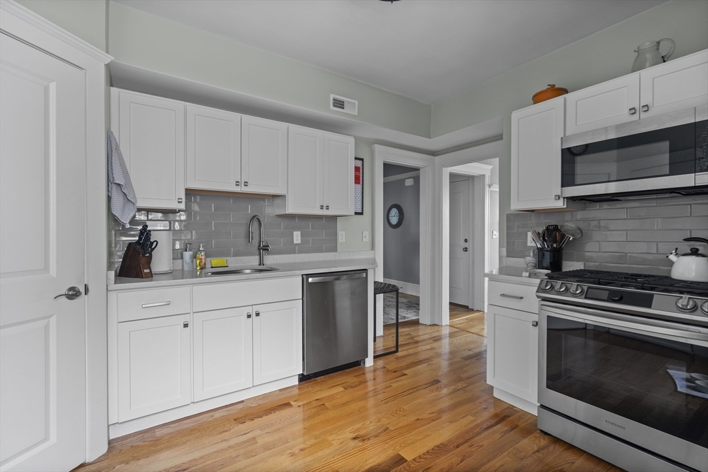 40 King St 3