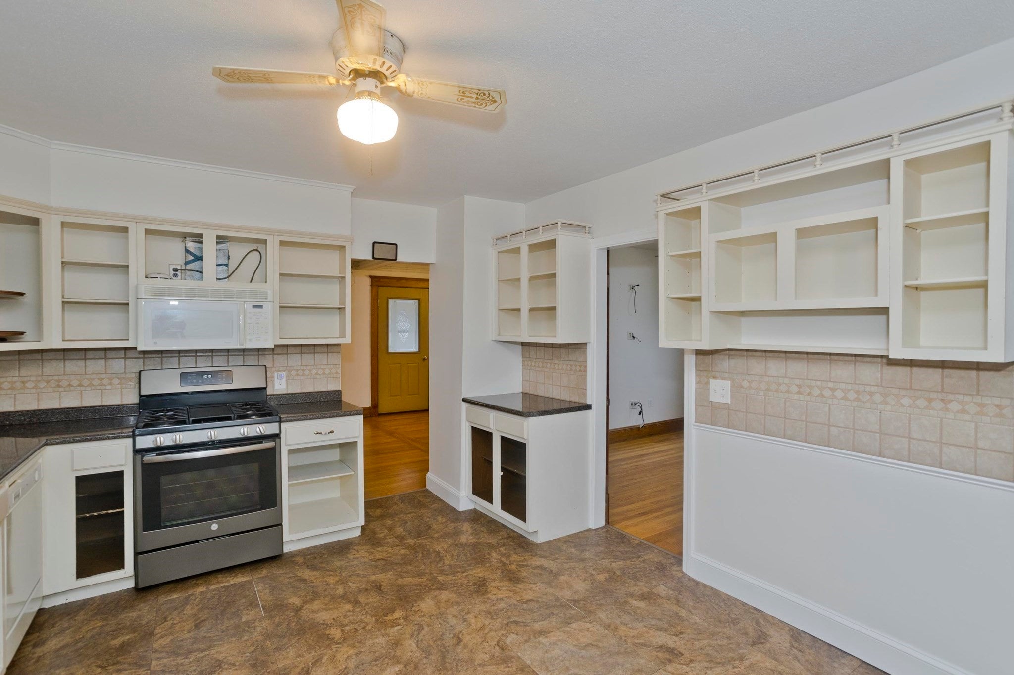 314 Carew St, Chicopee, MA Photo #19