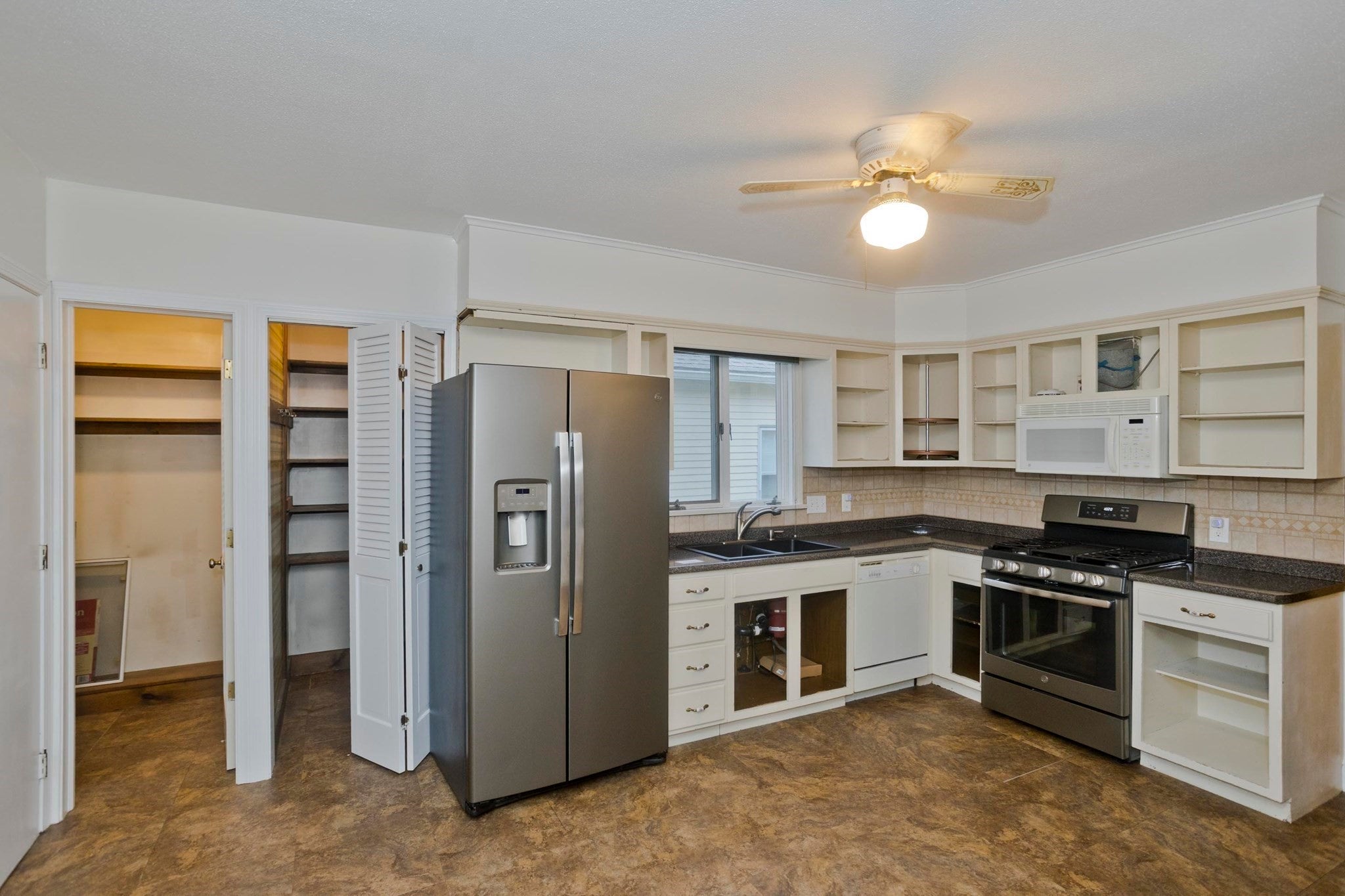 314 Carew St, Chicopee, MA Photo #17