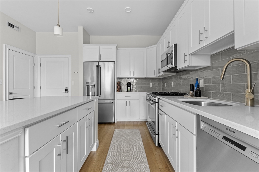 170 W Broadway 203