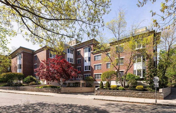 77 MARION ST, BROOKLINE, MA 02446 - Image fe77aaf2f26c9dce32a8d3b45c8b76c7/2203705209