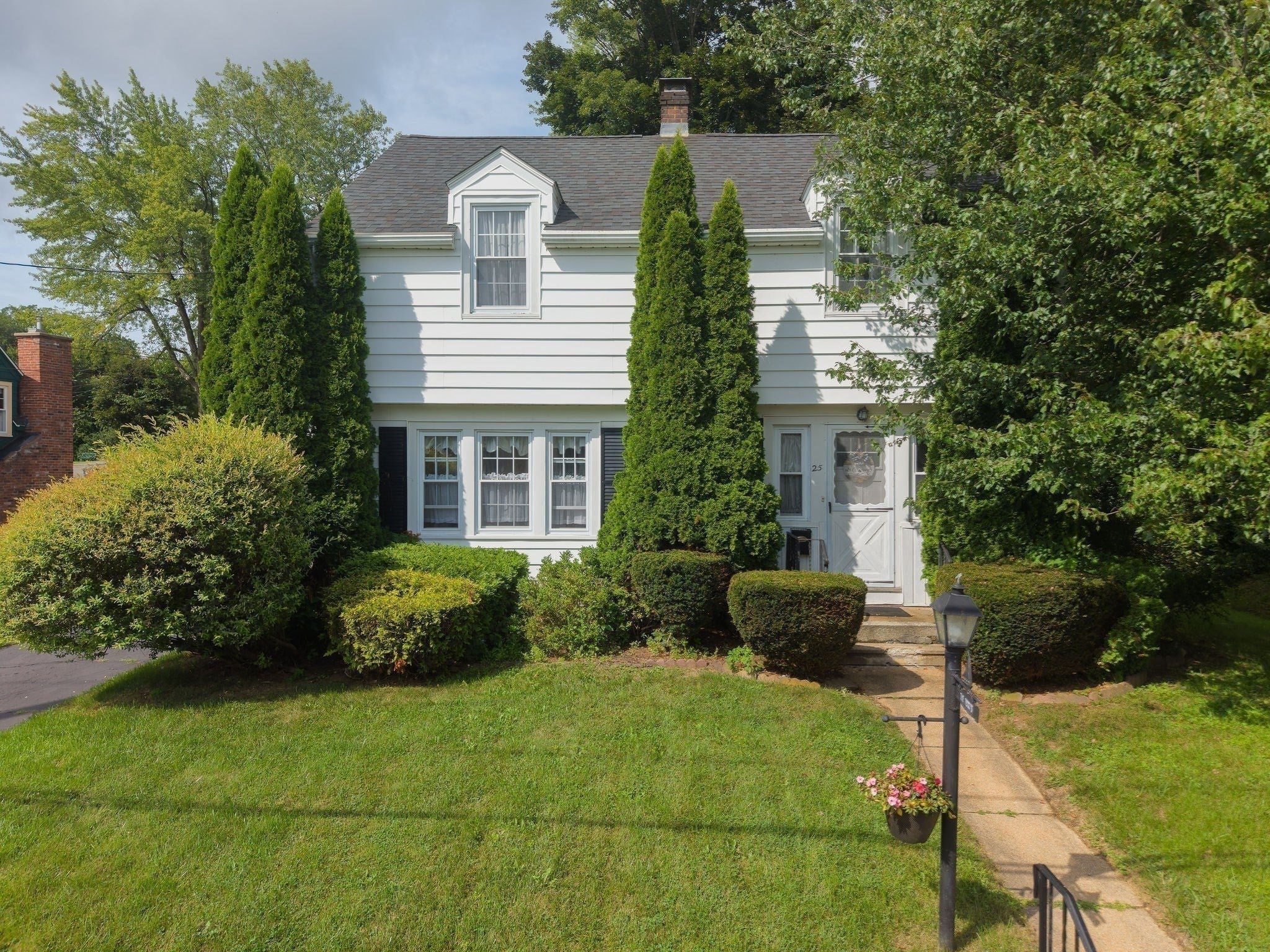 25 Westwood Pkwy