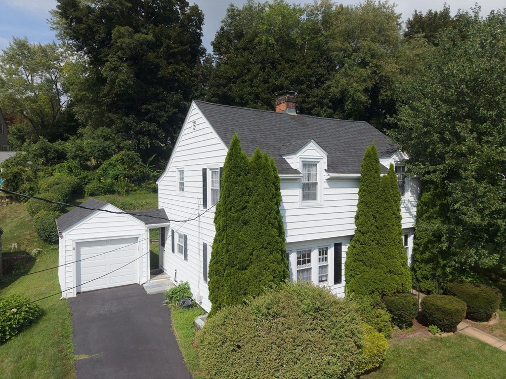 Photo of 25 Westwood Pkwy, Southbridge, MA