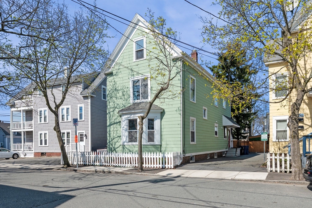 1 English St