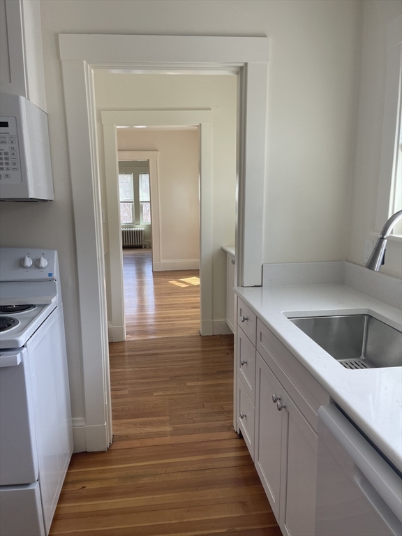 Watertown, Massachusetts 02472, United States, 2 Bedrooms Bedrooms, ,1 BathroomBathrooms,Residential,Pending,114923