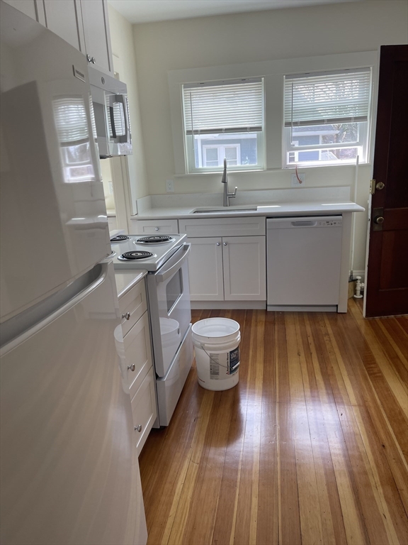 Watertown, Massachusetts 02472, United States, 2 Bedrooms Bedrooms, ,1 BathroomBathrooms,Residential,Pending,114923