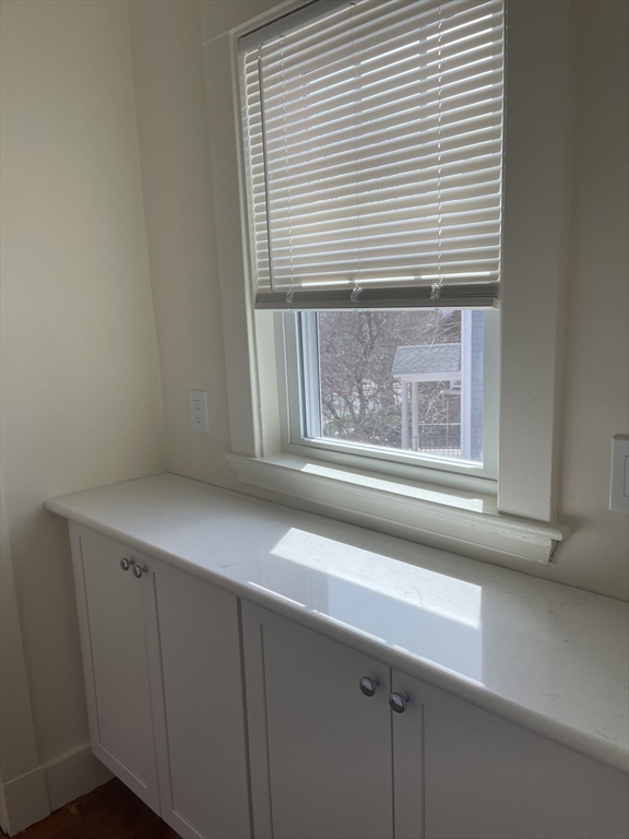 Watertown, Massachusetts 02472, United States, 2 Bedrooms Bedrooms, ,1 BathroomBathrooms,Residential,Pending,114923