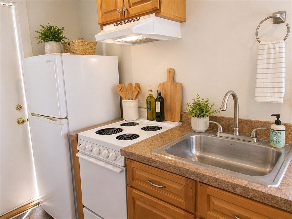 5 Abbott St #2, Wellesley, MA Photo #4