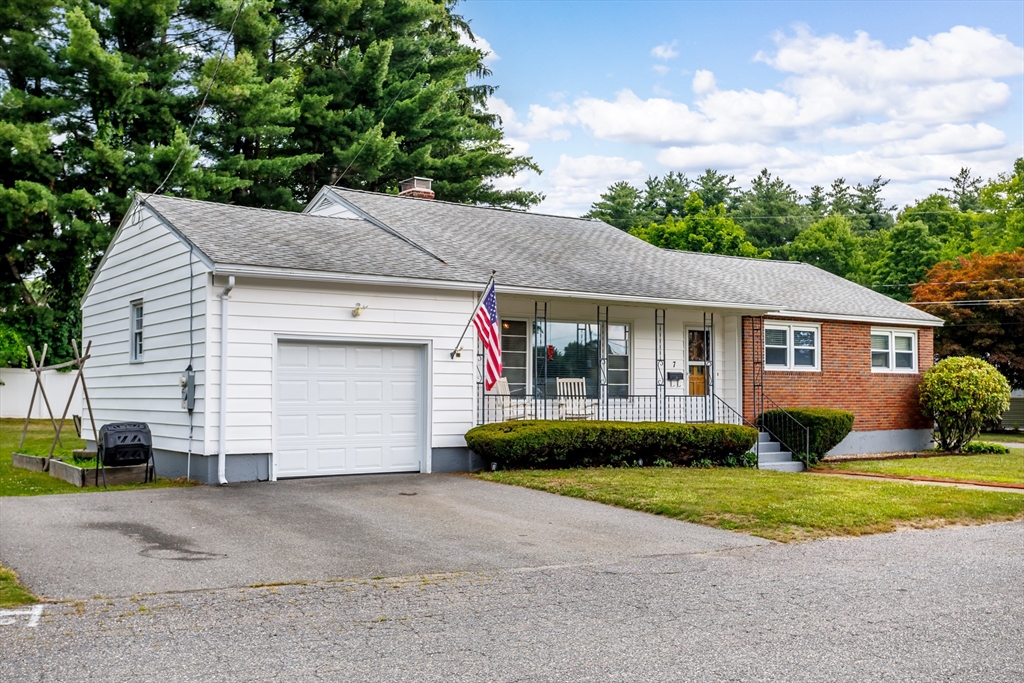 7 Knollwood Ln