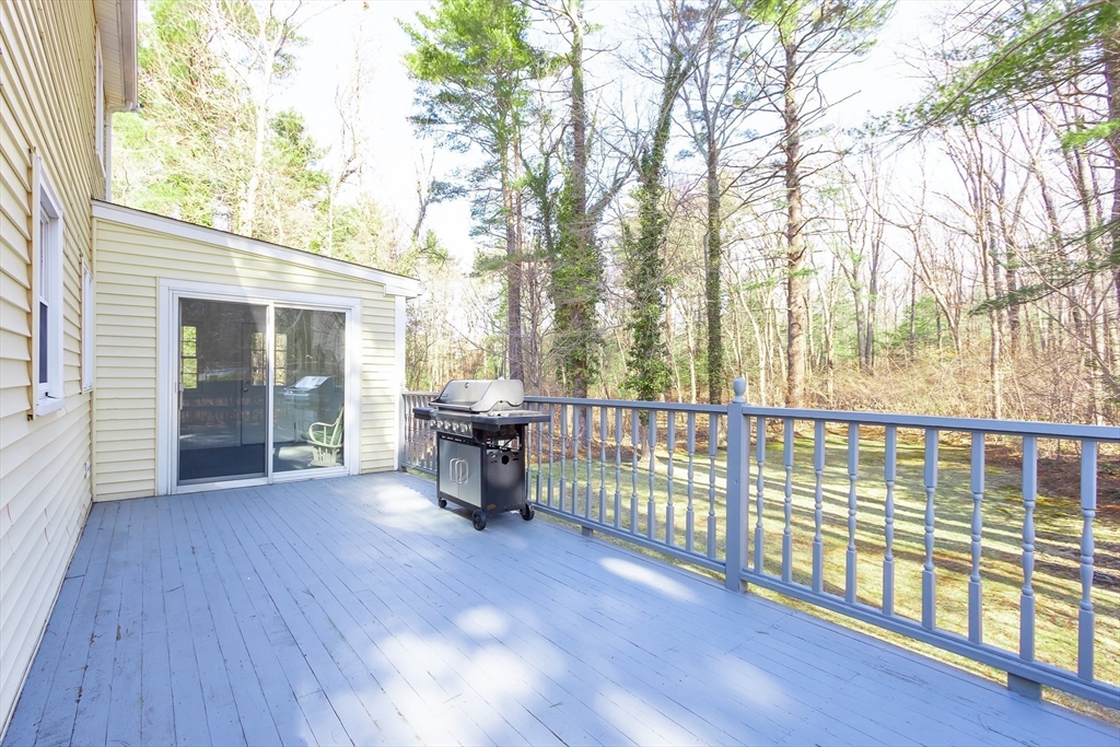 Medfield, Massachusetts 02052, United States, 4 Bedrooms Bedrooms, ,2 BathroomsBathrooms,Residential,Pending,93557