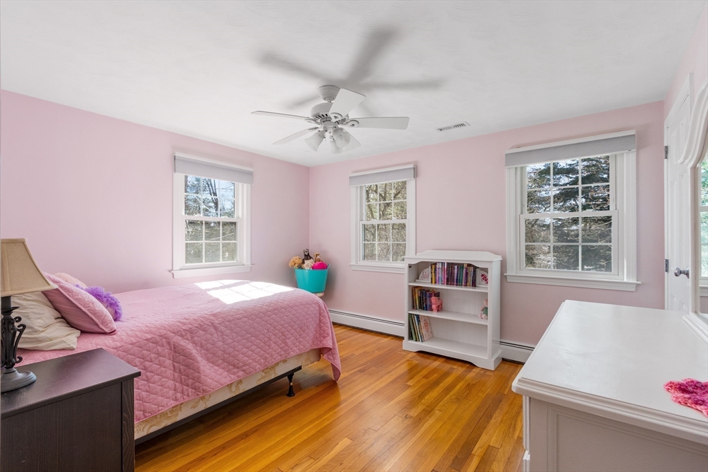 Medfield, Massachusetts 02052, United States, 4 Bedrooms Bedrooms, ,2 BathroomsBathrooms,Residential,Pending,93557