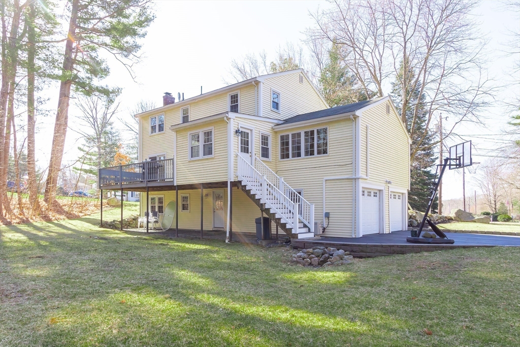 Medfield, Massachusetts 02052, United States, 4 Bedrooms Bedrooms, ,2 BathroomsBathrooms,Residential,Pending,93557