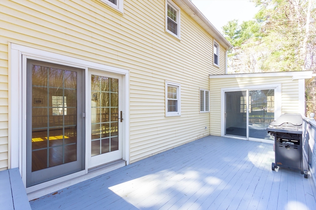 Medfield, Massachusetts 02052, United States, 4 Bedrooms Bedrooms, ,2 BathroomsBathrooms,Residential,Pending,93557