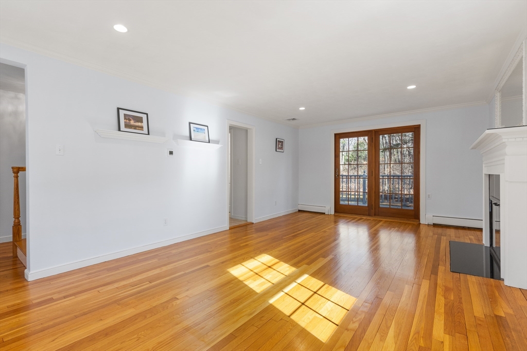 Medfield, Massachusetts 02052, United States, 4 Bedrooms Bedrooms, ,2 BathroomsBathrooms,Residential,Pending,93557