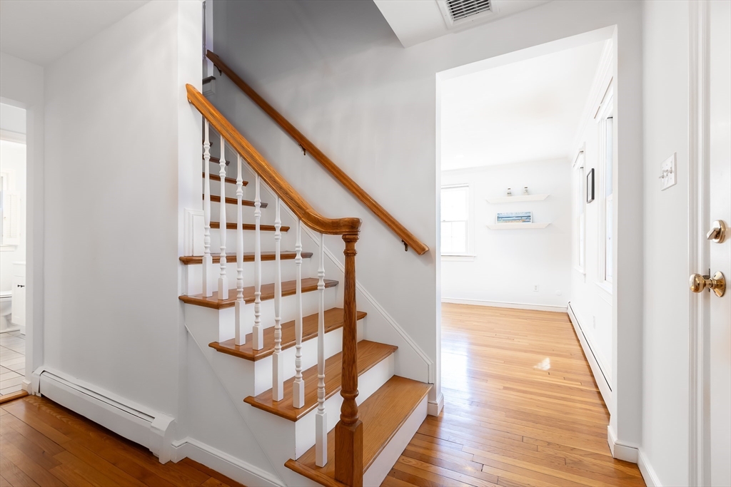 Medfield, Massachusetts 02052, United States, 4 Bedrooms Bedrooms, ,2 BathroomsBathrooms,Residential,Pending,93557