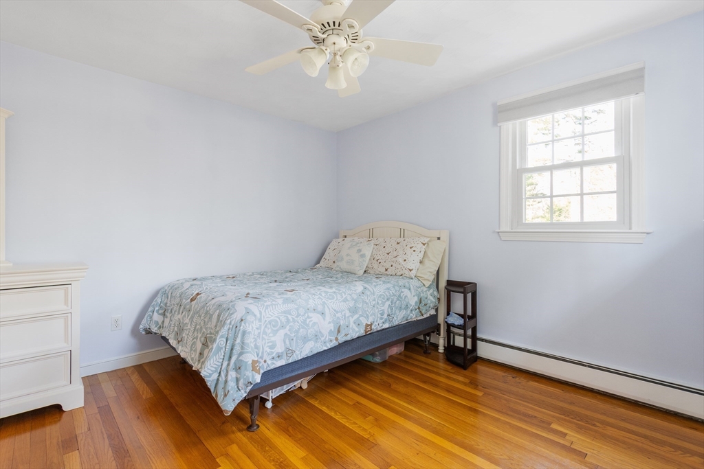 Medfield, Massachusetts 02052, United States, 4 Bedrooms Bedrooms, ,2 BathroomsBathrooms,Residential,Pending,93557