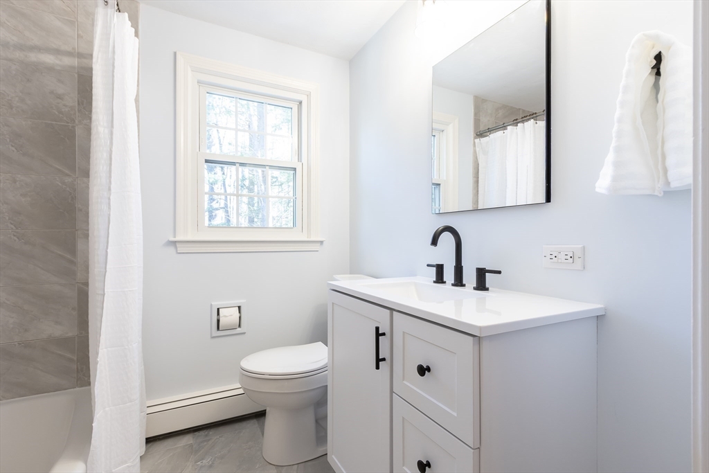 Medfield, Massachusetts 02052, United States, 4 Bedrooms Bedrooms, ,2 BathroomsBathrooms,Residential,Pending,93557