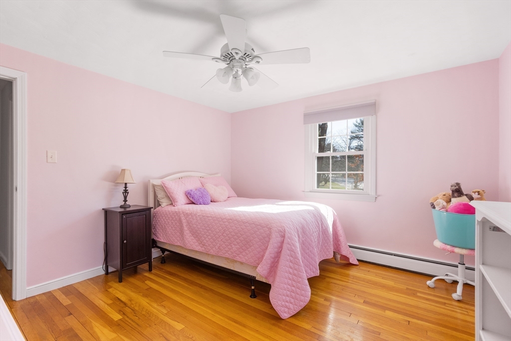 Medfield, Massachusetts 02052, United States, 4 Bedrooms Bedrooms, ,2 BathroomsBathrooms,Residential,Pending,93557