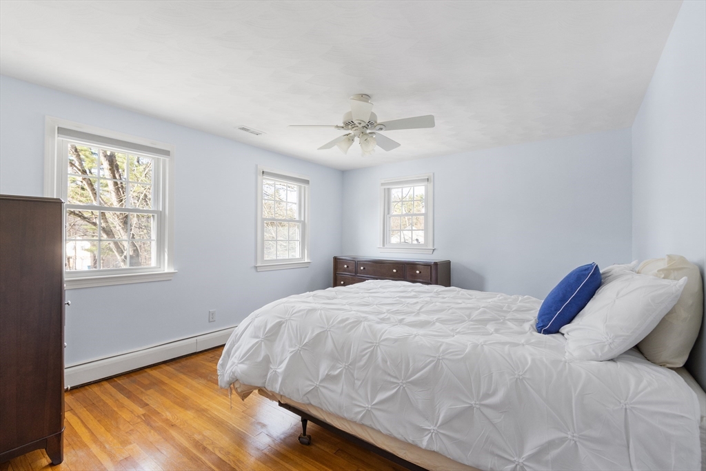 Medfield, Massachusetts 02052, United States, 4 Bedrooms Bedrooms, ,2 BathroomsBathrooms,Residential,Pending,93557